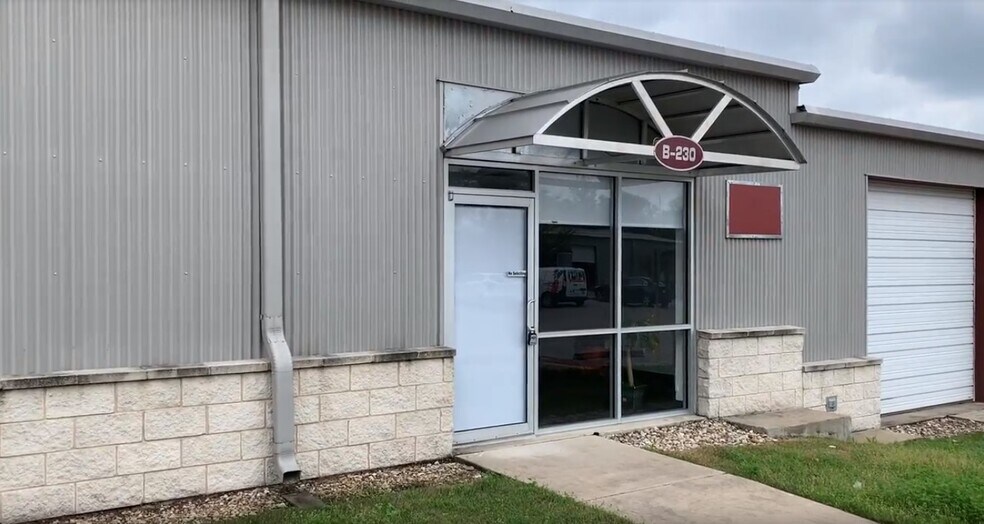 8708 S Congress Ave, Austin, TX à louer - Photo du bâtiment - Image 3 de 3