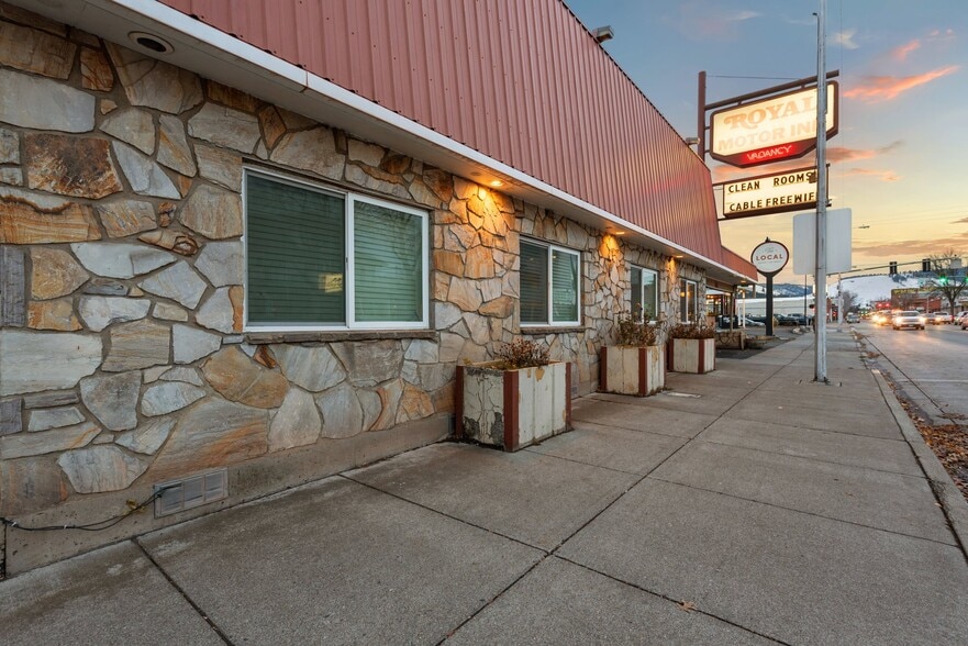 1510 Adams Ave, La Grande, OR à vendre - Photo du bâtiment - Image 3 de 31