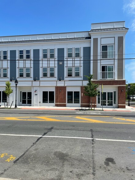 1609-1615 Main St, Port Jefferson, NY for lease - Building Photo - Image 1 of 8