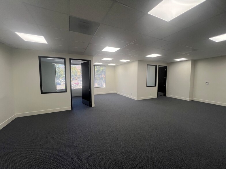 19450 Rinaldi St, Northridge, CA for lease - Building Photo - Image 2 of 2