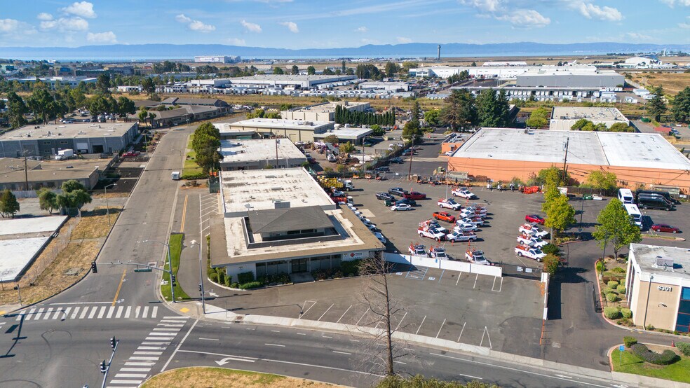 8399 Edgewater Dr, Oakland, CA à vendre - Aérien - Image 3 de 29