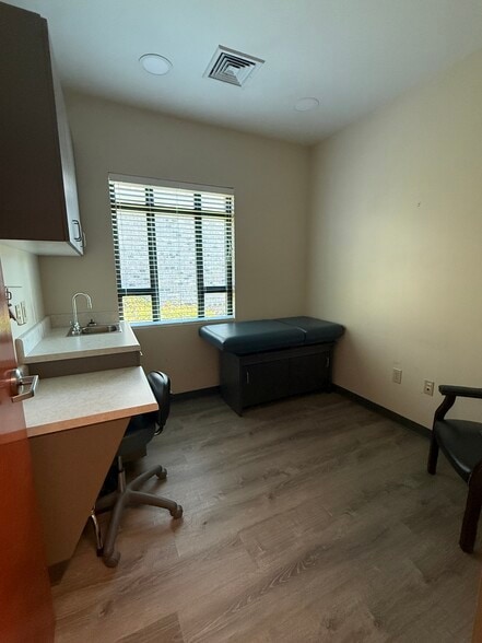 138 Milestone Way, Greenville, SC for lease - Interior Photo - Image 2 of 9
