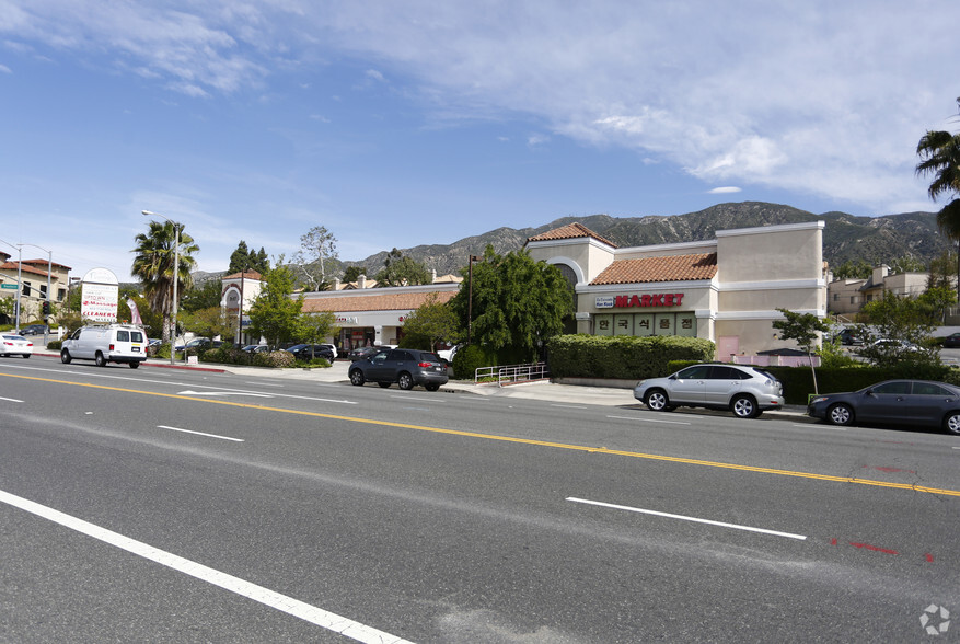 3157 Foothill Blvd, La Crescenta, CA for lease - Building Photo - Image 1 of 4