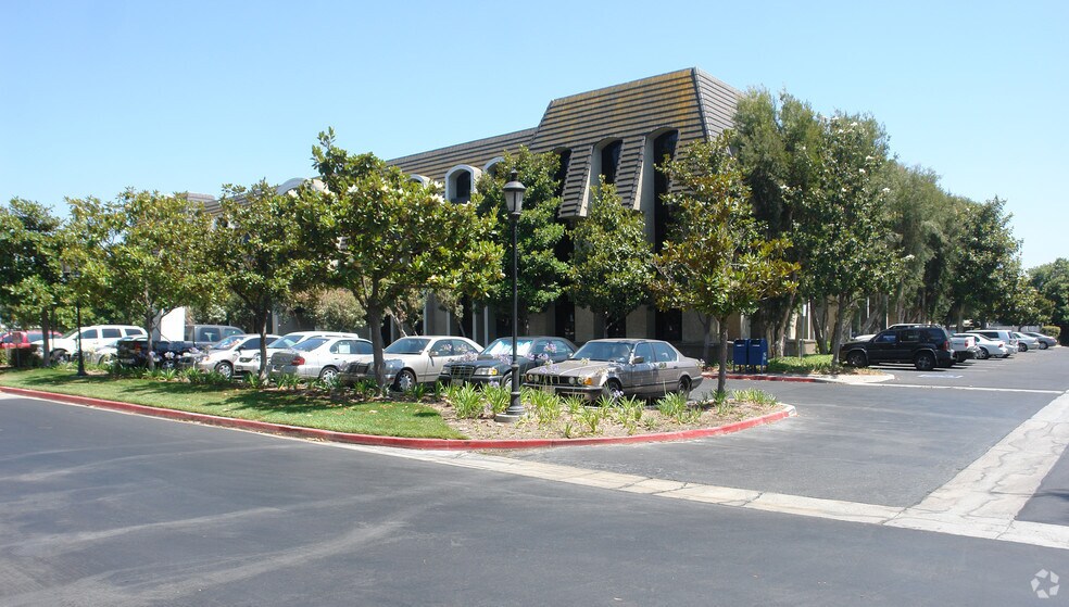 10900 E 183rd St, Cerritos, CA à louer - Photo du bâtiment - Image 2 de 12