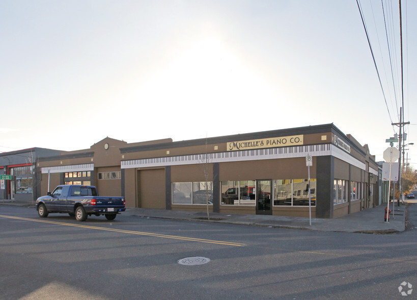 600 SE Stark St, Portland, OR for lease - Primary Photo - Image 1 of 3