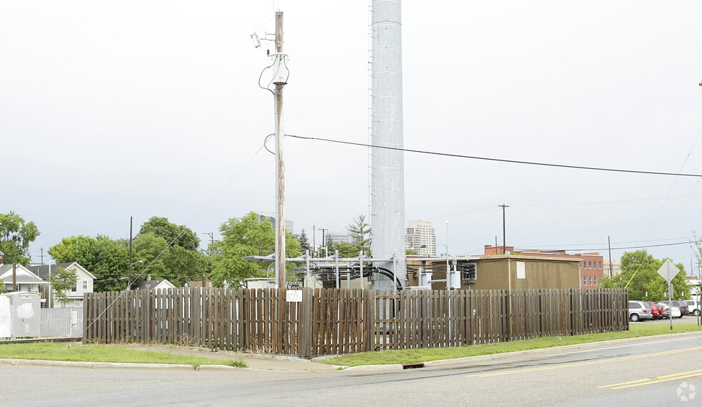 520 Second St, Grand Rapids, MI for sale - Building Photo - Image 2 of 3