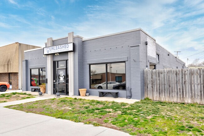 More details for 5918 Broadmoor St, Mission, KS - Retail for Sale