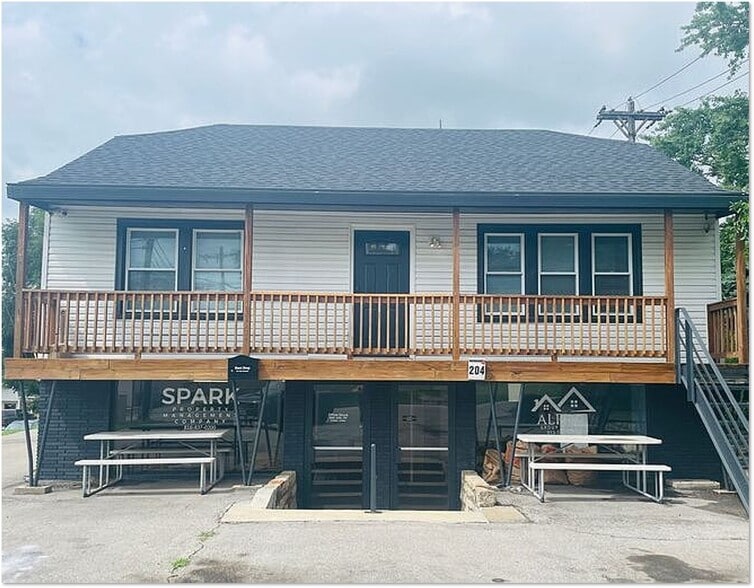 204 E Gudgell Ave, Independence, MO for sale - Building Photo - Image 1 of 6