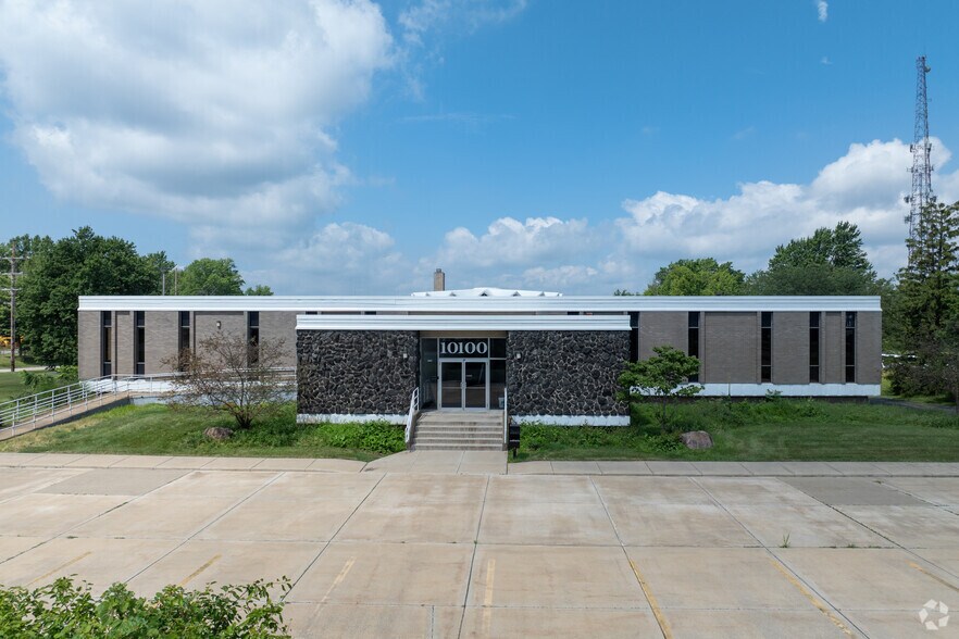 10100 Brecksville Rd, Brecksville, OH à louer - Photo du bâtiment - Image 3 de 5