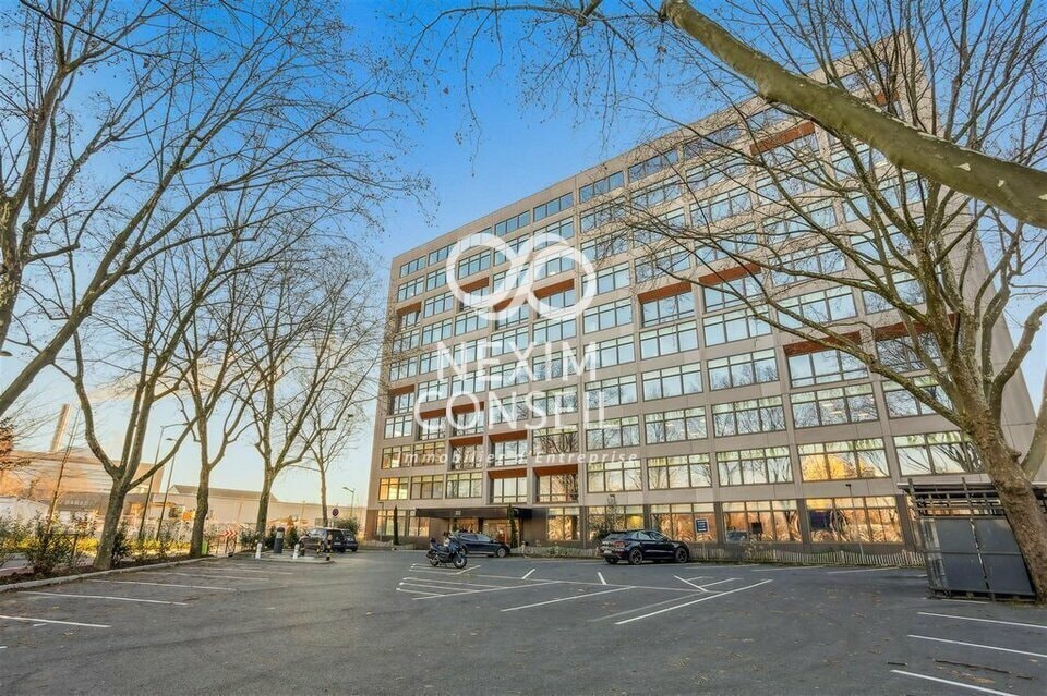 Office in Clichy for sale Building Photo- Image 1 of 5