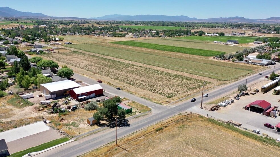 3.32 AC E Midvalley Road, Enoch, UT à vendre - Photo du bâtiment - Image 3 de 13