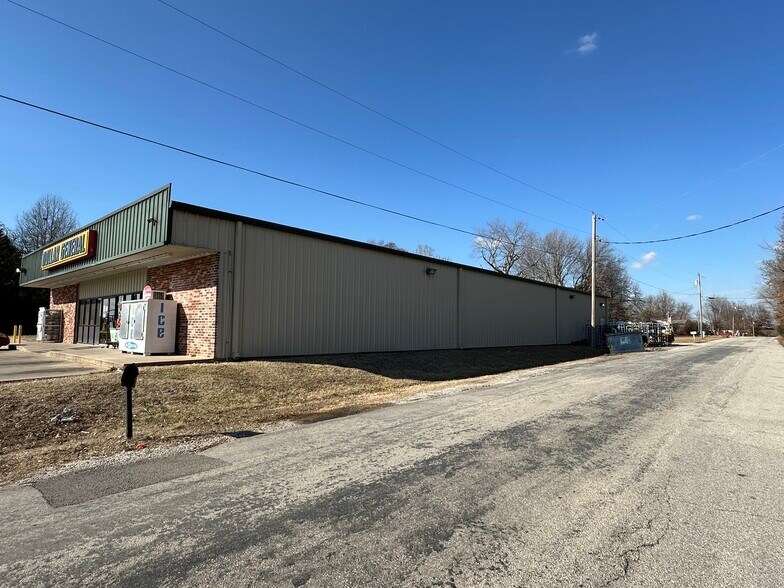 310 N 14th St, Sarcoxie, MO à vendre - Photo du bâtiment - Image 3 de 5