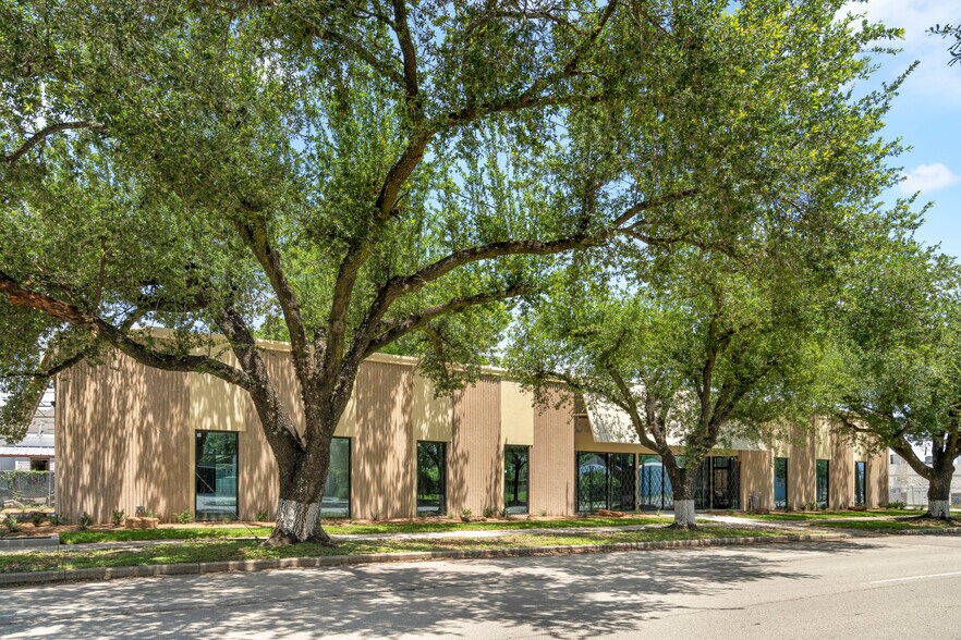 235 N Sampson St, Houston, TX à louer - Photo du bâtiment - Image 2 de 13