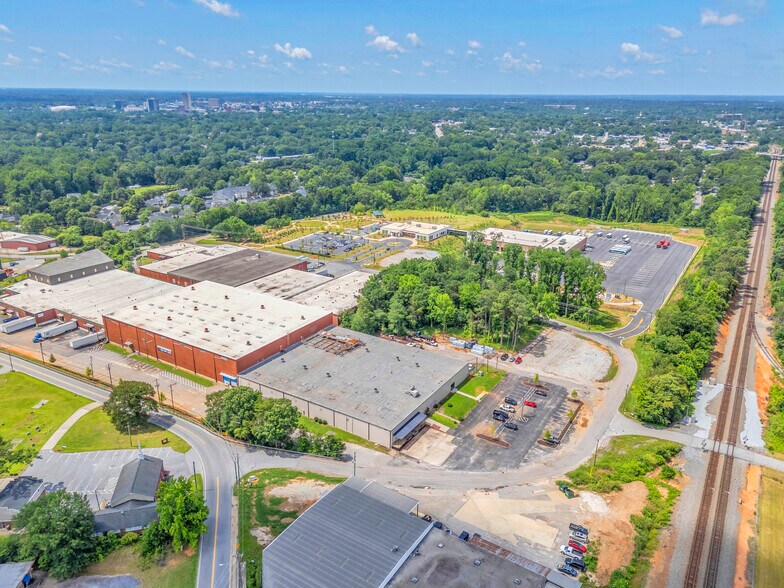 304 Arcadia Dr, Greenville, SC à vendre - Photo du bâtiment - Image 1 de 14