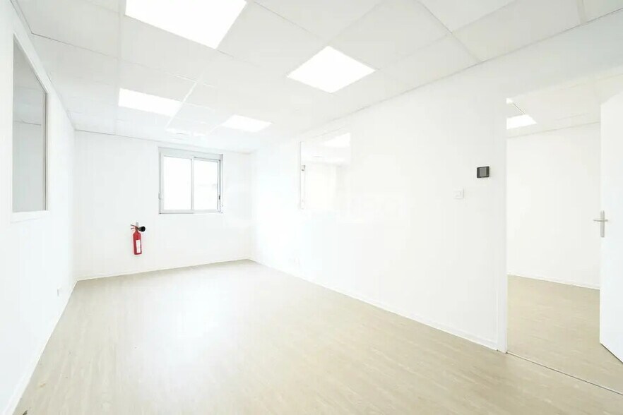 Flex dans Corbas à louer - Photo du bâtiment - Image 3 de 31