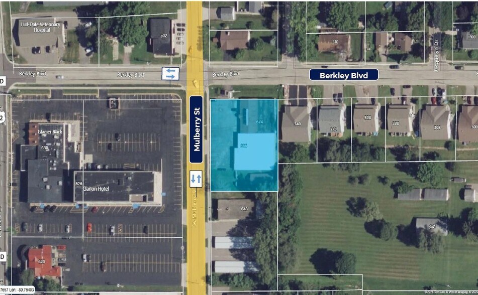 674 W Mulberry St, West Baraboo, WI à vendre - Photo du bâtiment - Image 2 de 3