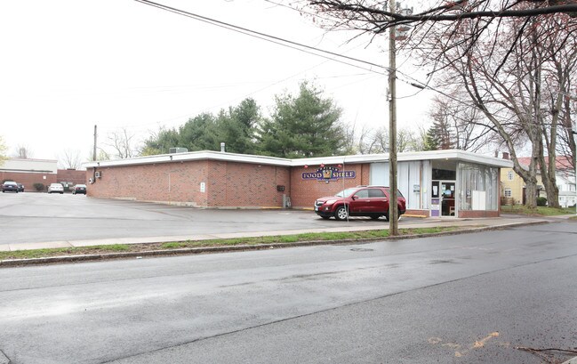 Plus de détails pour 96 Alden Ave, Enfield, CT - Commerce de détail à louer