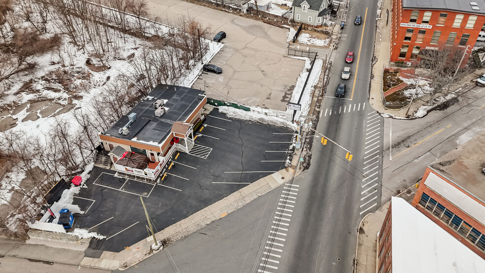 1091 Main St, Pawtucket, RI à vendre - Photo du bâtiment - Image 2 de 36