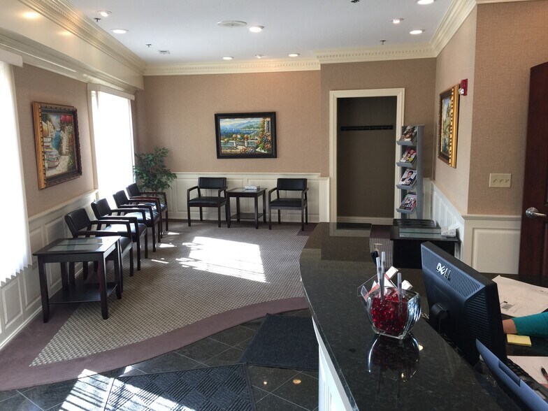 6 E Saint Charles Rd, Lombard, IL à louer - Photo intérieure - Image 3 de 19