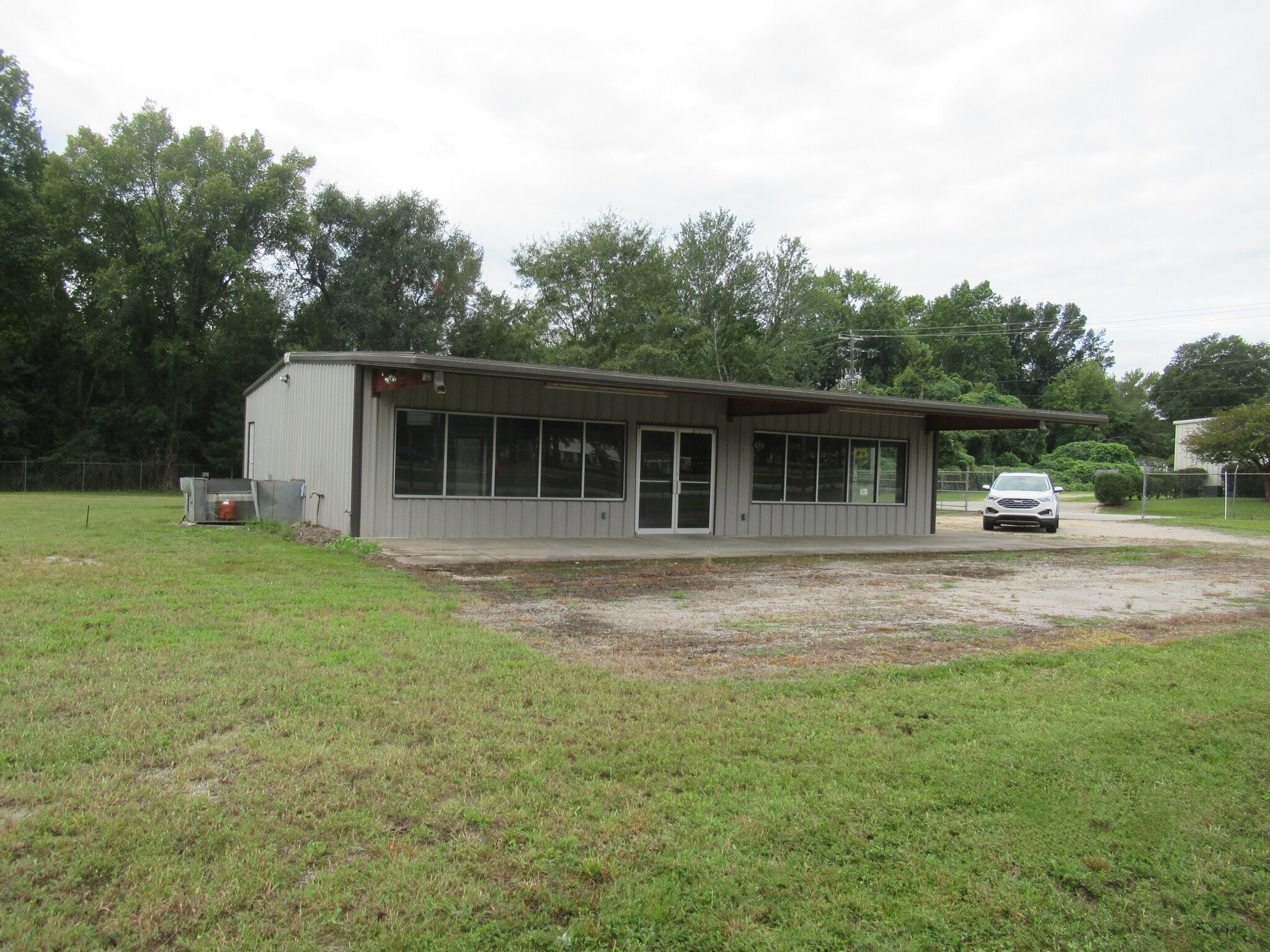 220 SE Pike Rd, Sumter, SC for lease Primary Photo- Image 1 of 28