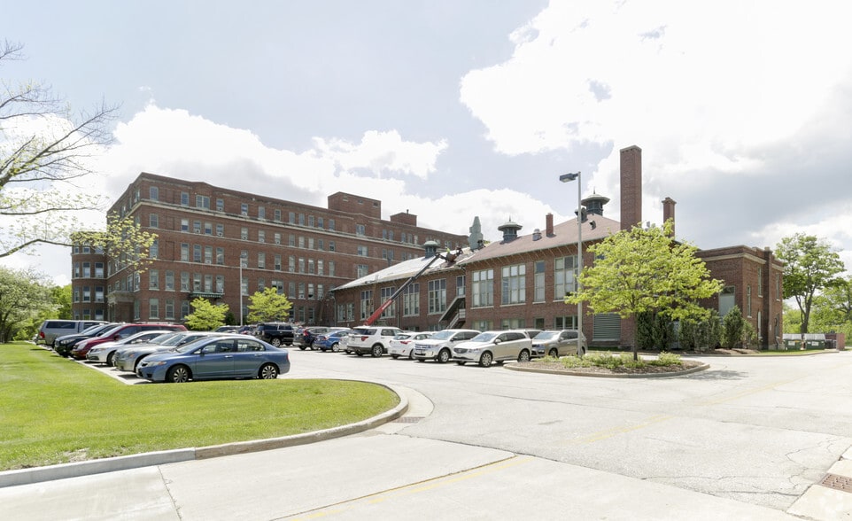 10437 W Innovation Dr, Milwaukee, WI for lease - Building Photo - Image 1 of 7