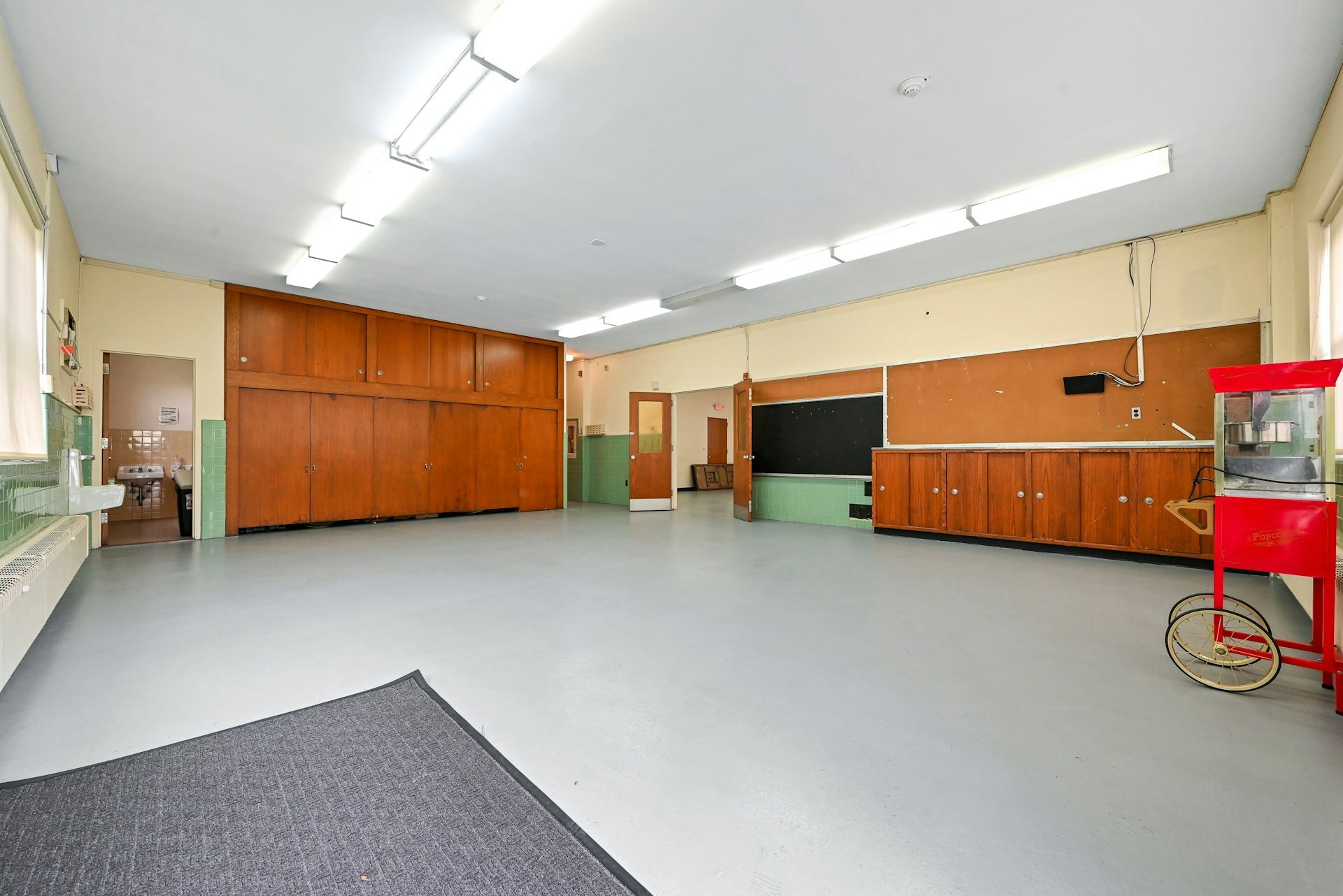 4214 John F Kennedy Blvd, North Bergen, NJ à louer Photo intérieure- Image 1 de 24