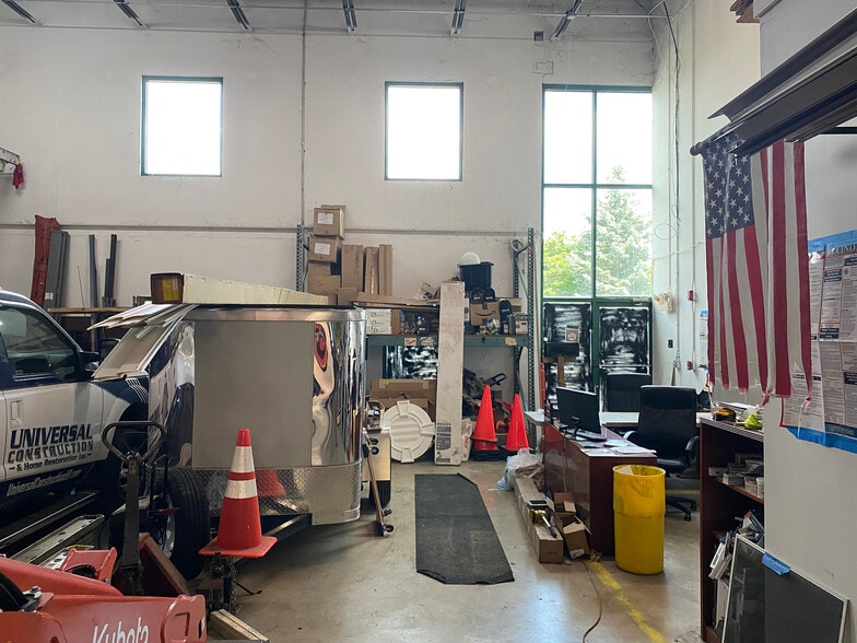 2760 Beverly Dr, Aurora, IL for sale - Building Photo - Image 3 of 5