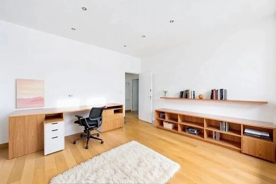 Office in Paris for sale - Interior Photo - Image 2 of 3