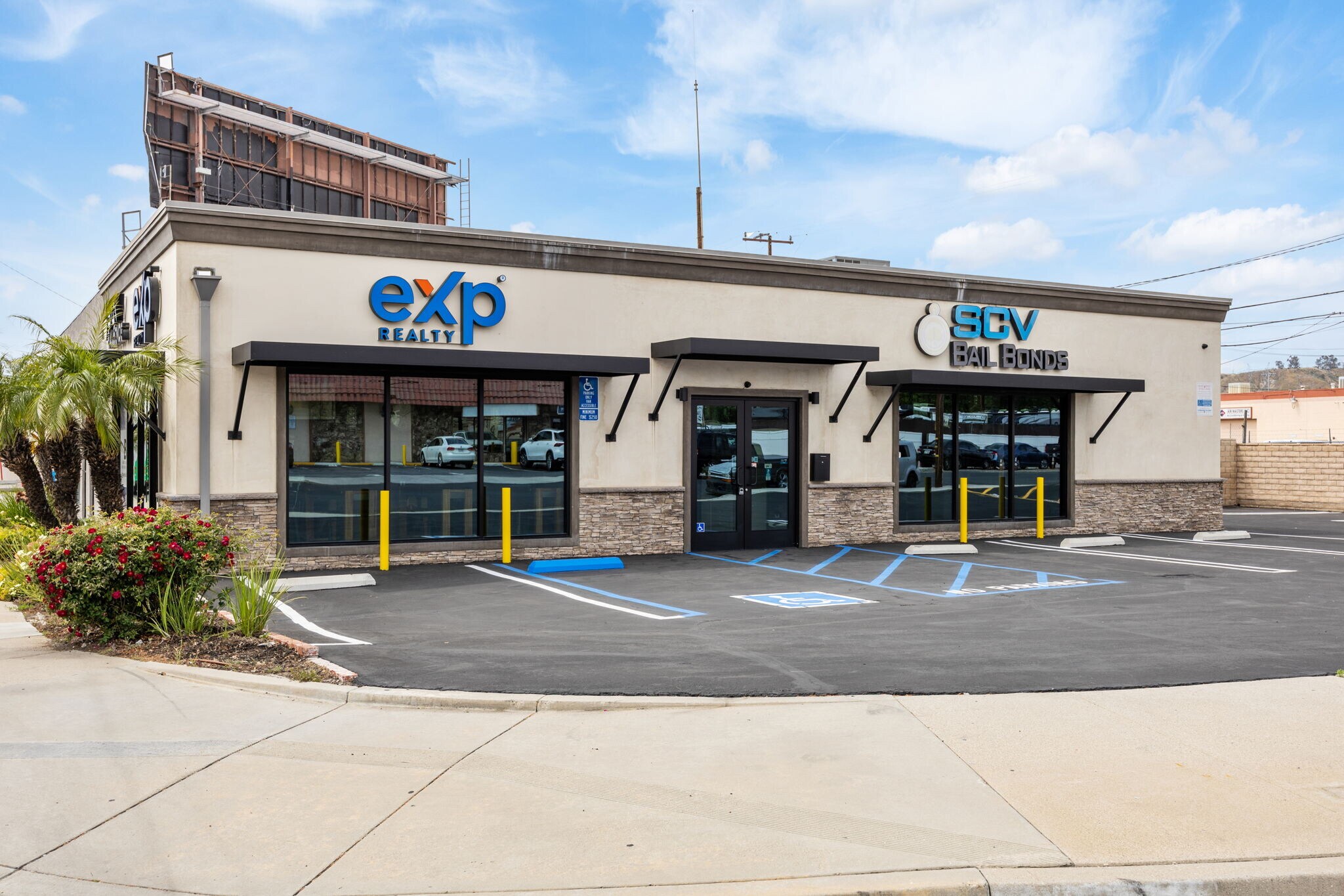 20605 Soledad Canyon Rd, Canyon Country, CA à vendre Photo principale- Image 1 de 33