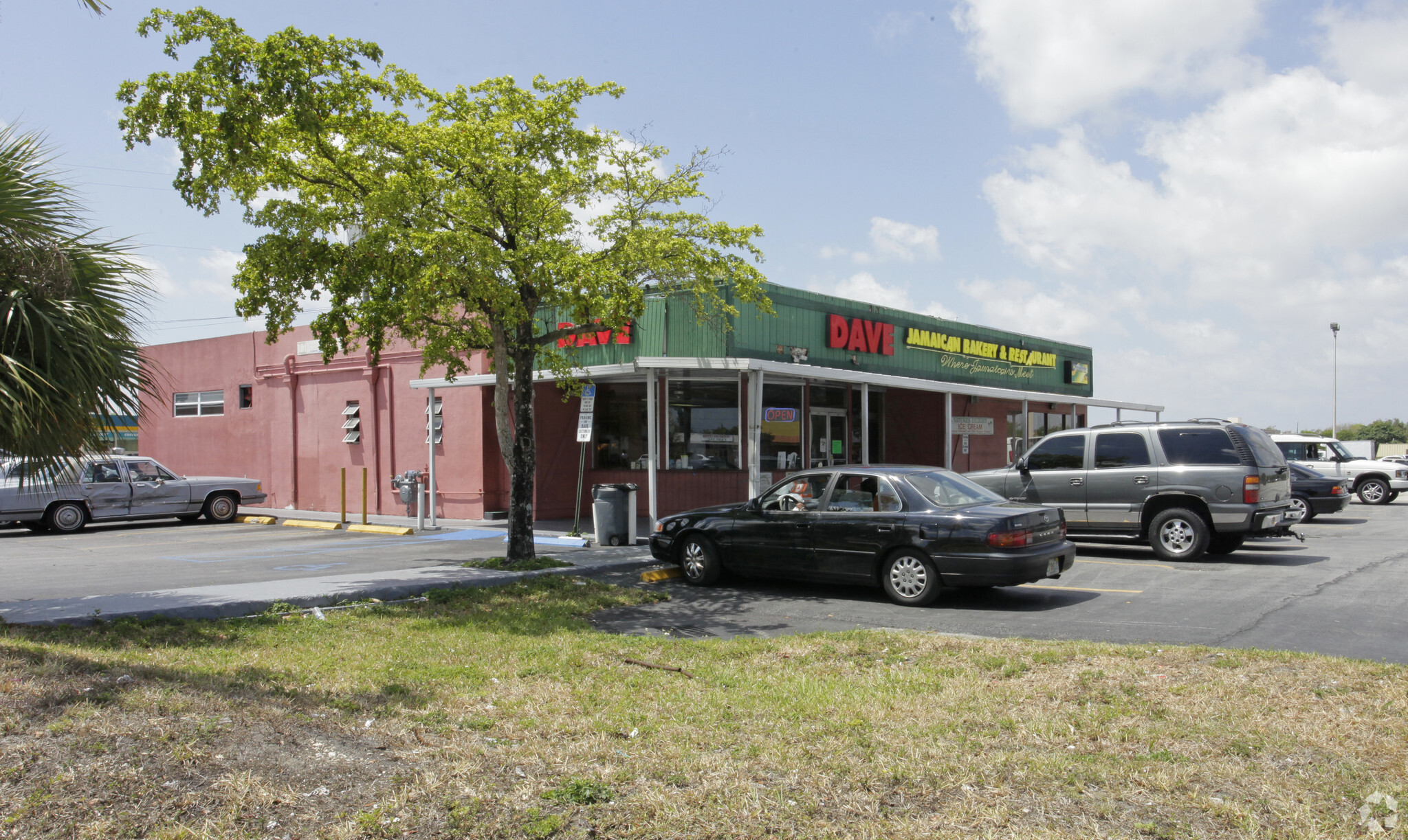 700 NW 183rd St, Miami Gardens, FL for sale Primary Photo- Image 1 of 1