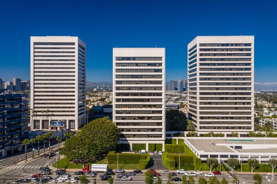 11150 Santa Monica Blvd, Los Angeles, CA à louer - Photo du bâtiment - Image 1 de 8