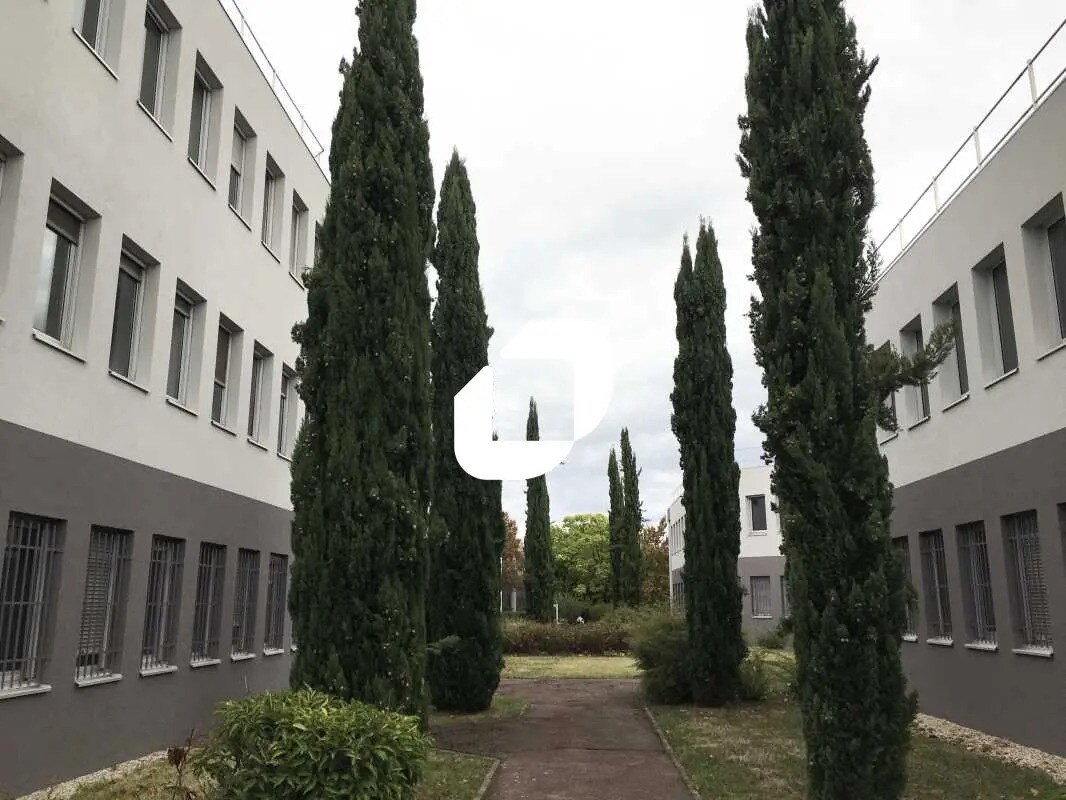 Office in Bron for lease Building Photo- Image 1 of 10