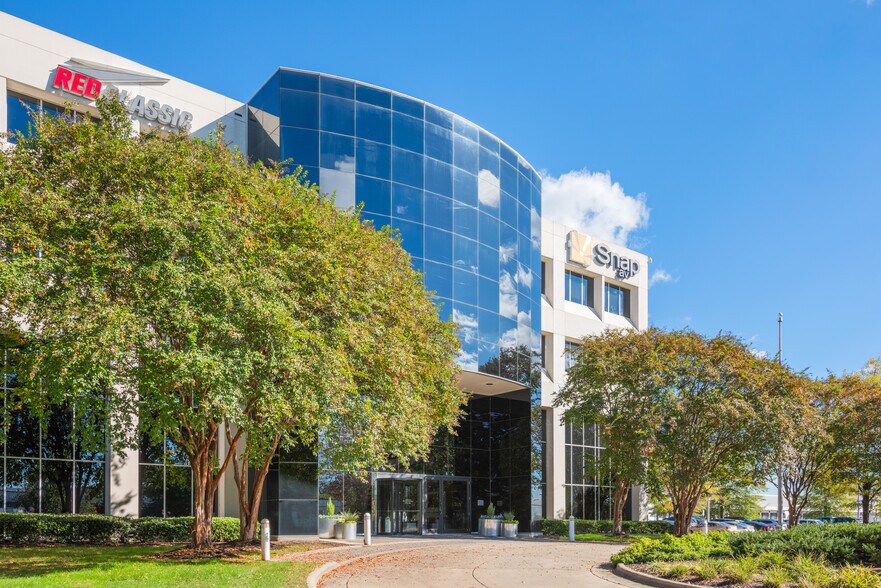 1800 Continental Blvd, Charlotte, NC à louer - Photo du bâtiment - Image 3 de 12