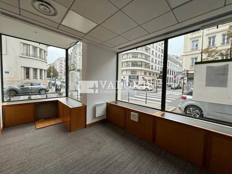 Retail in Lyon for lease - Interior Photo - Image 2 of 10