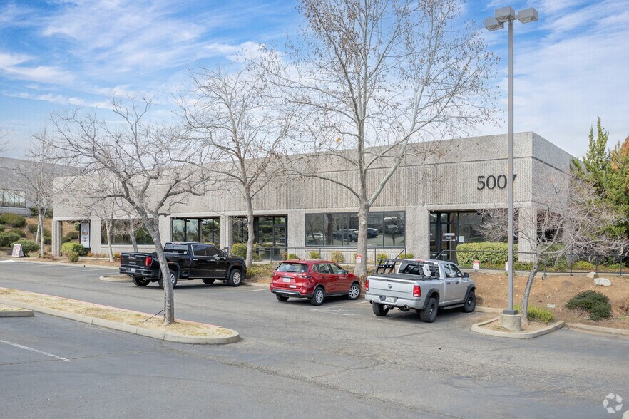 5007 Windplay Dr, El Dorado Hills, CA à vendre - Photo du bâtiment - Image 2 de 8