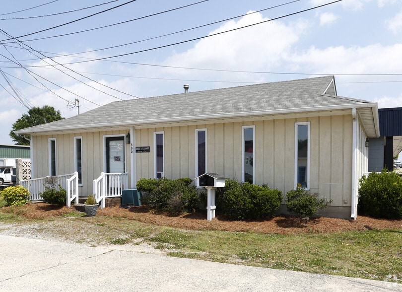 224-300 Main St, Clayton, NC à vendre - Photo du bâtiment - Image 2 de 4