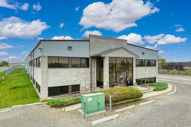 Plus de détails pour 9910 48 St SE – Industriel à vendre, Calgary, AB