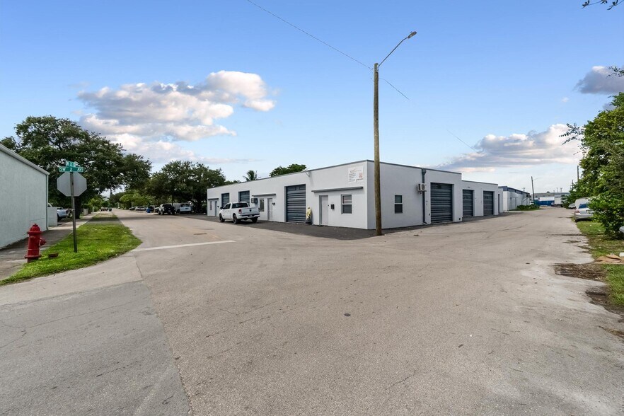 201-215 SW 21st St, Fort Lauderdale, FL à louer - Photo du bâtiment - Image 3 de 36