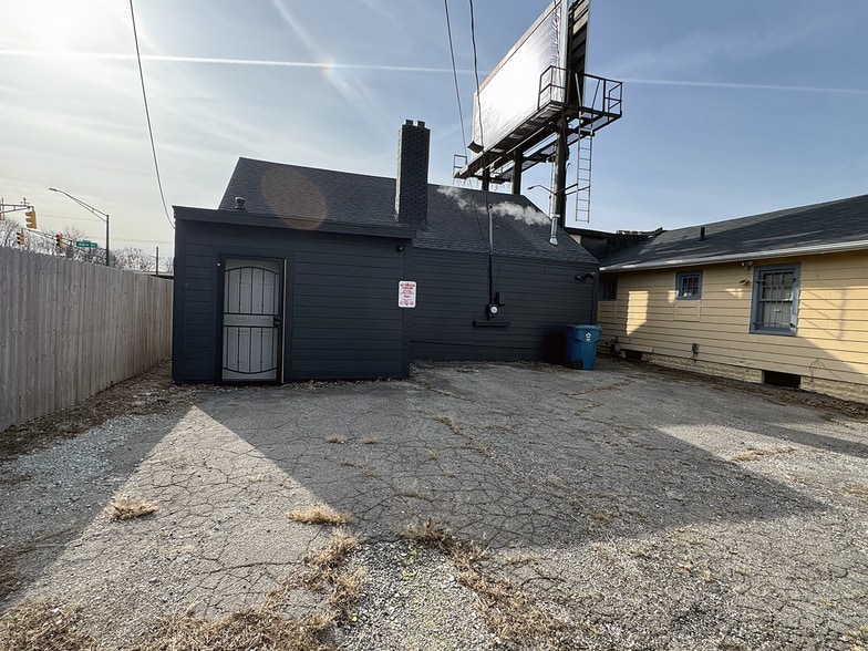 2024 E 46th St, Indianapolis, IN à louer - Photo du bâtiment - Image 2 de 4