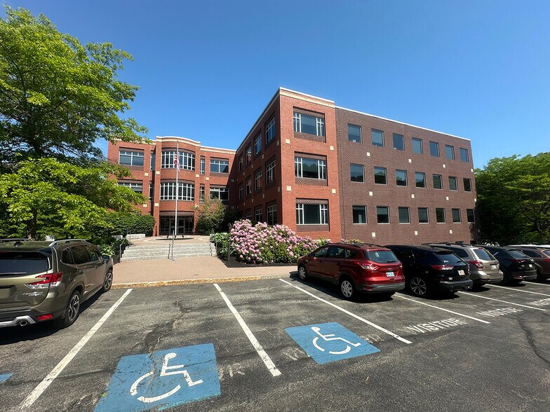 707 Sable Oaks Dr, South Portland, ME à louer - Photo du bâtiment - Image 2 de 25