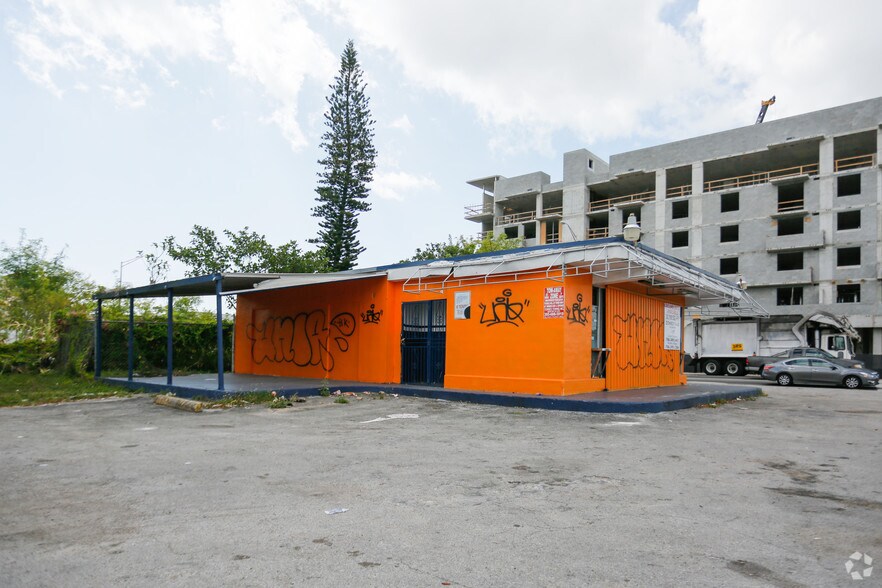 1675 NW 54th St, Miami, FL à vendre - Photo du bâtiment - Image 3 de 5