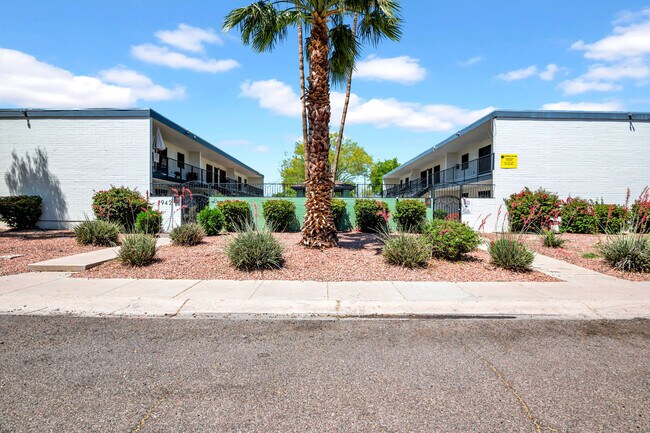 More details for 1942 W Berridge Ln, Phoenix, AZ - Multifamily for Sale