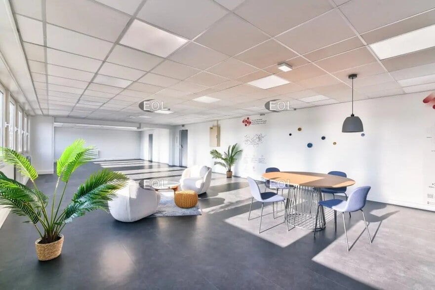 Office in Aulnay-sous-Bois for lease - Building Photo - Image 2 of 16
