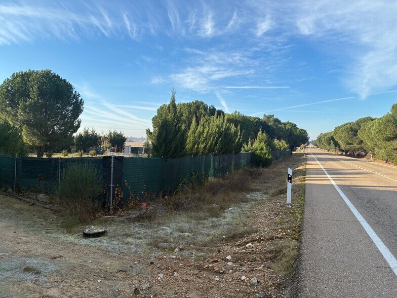 Lugar Común Viejo, 2, Aldeamayor de San Martín, Valladolid for sale - Primary Photo - Image 3 of 51