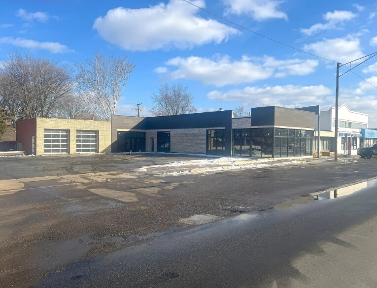 30178 Woodward Ave, Royal Oak, MI à louer - Photo principale - Image 1 de 2