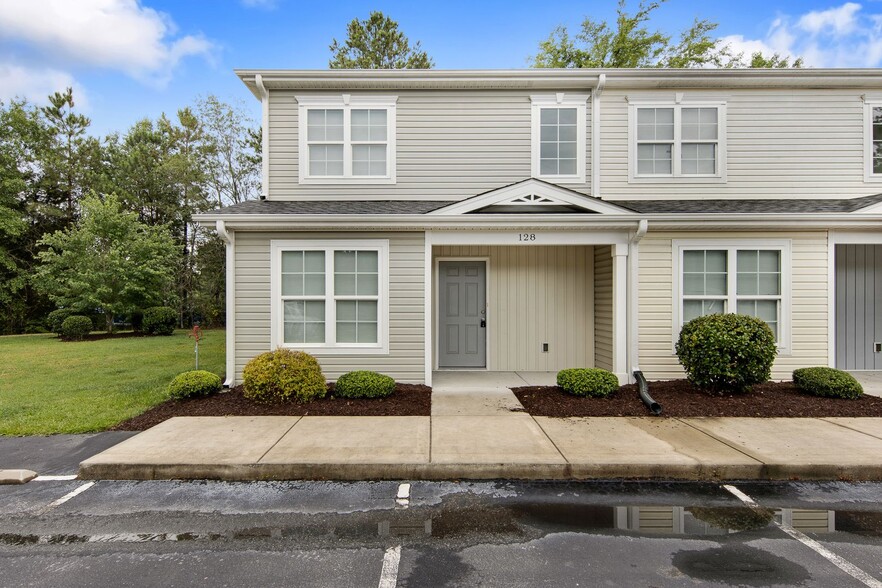 104 Brickyard Ln, Lillington, NC for sale - Primary Photo - Image 1 of 1