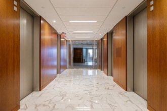 400 W Market St, Louisville, KY à louer Photo intérieure- Image 1 de 5