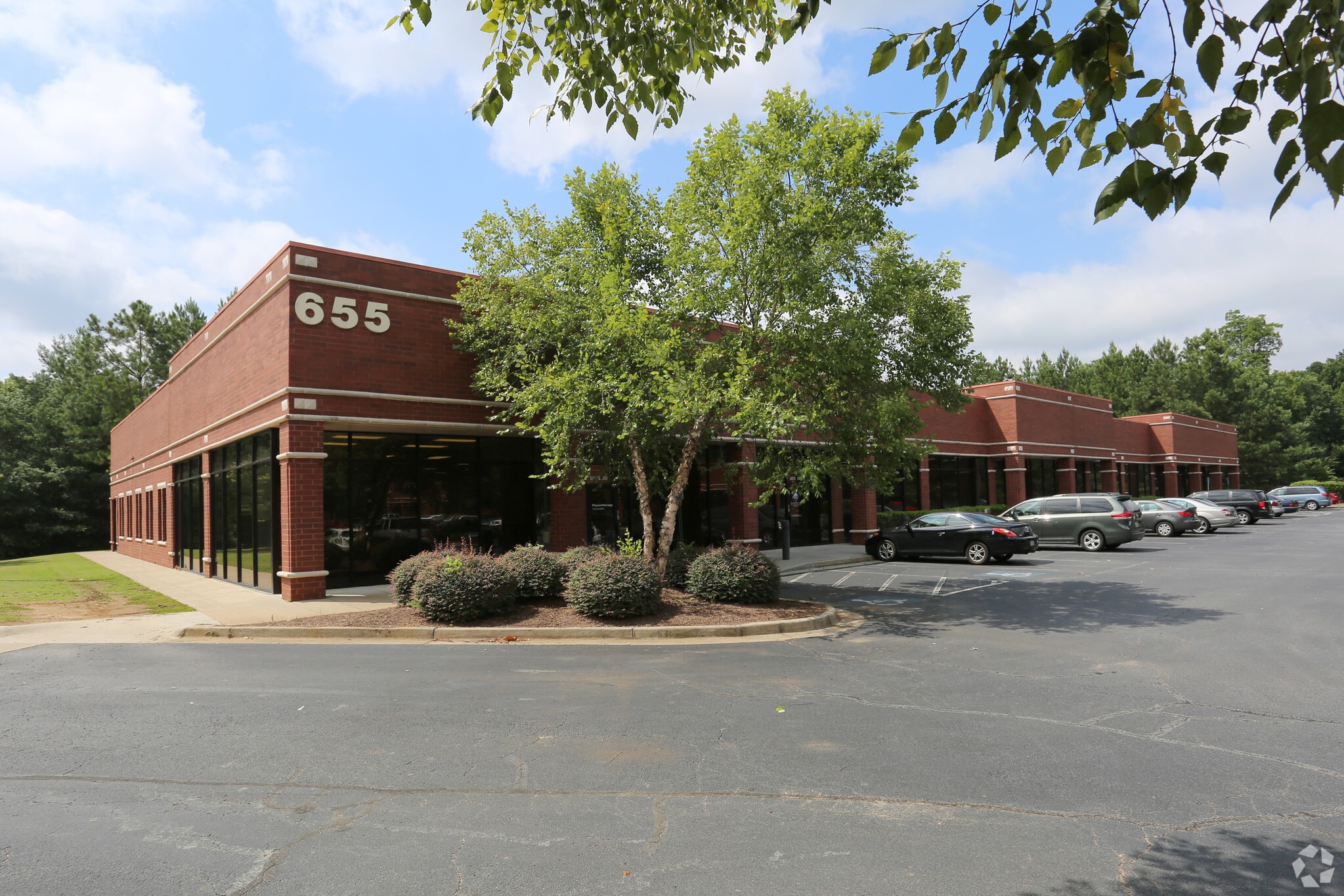 605 Molly Ln, Woodstock, GA for lease Primary Photo- Image 1 of 19