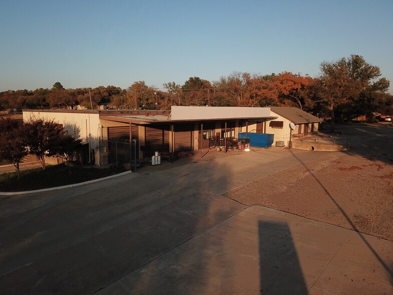 2700 James St, Denton, TX for lease - Building Photo - Image 3 of 36