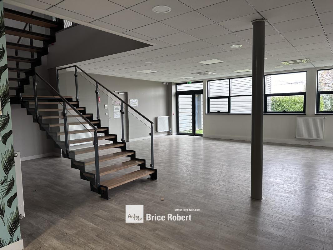 555 Rue De La Dombes, Miribel for lease Interior Photo- Image 1 of 10